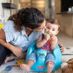Chaise au sol en silicone avec table – Image 4