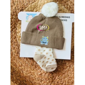 Bonnet bébé avec chaussettes assorties