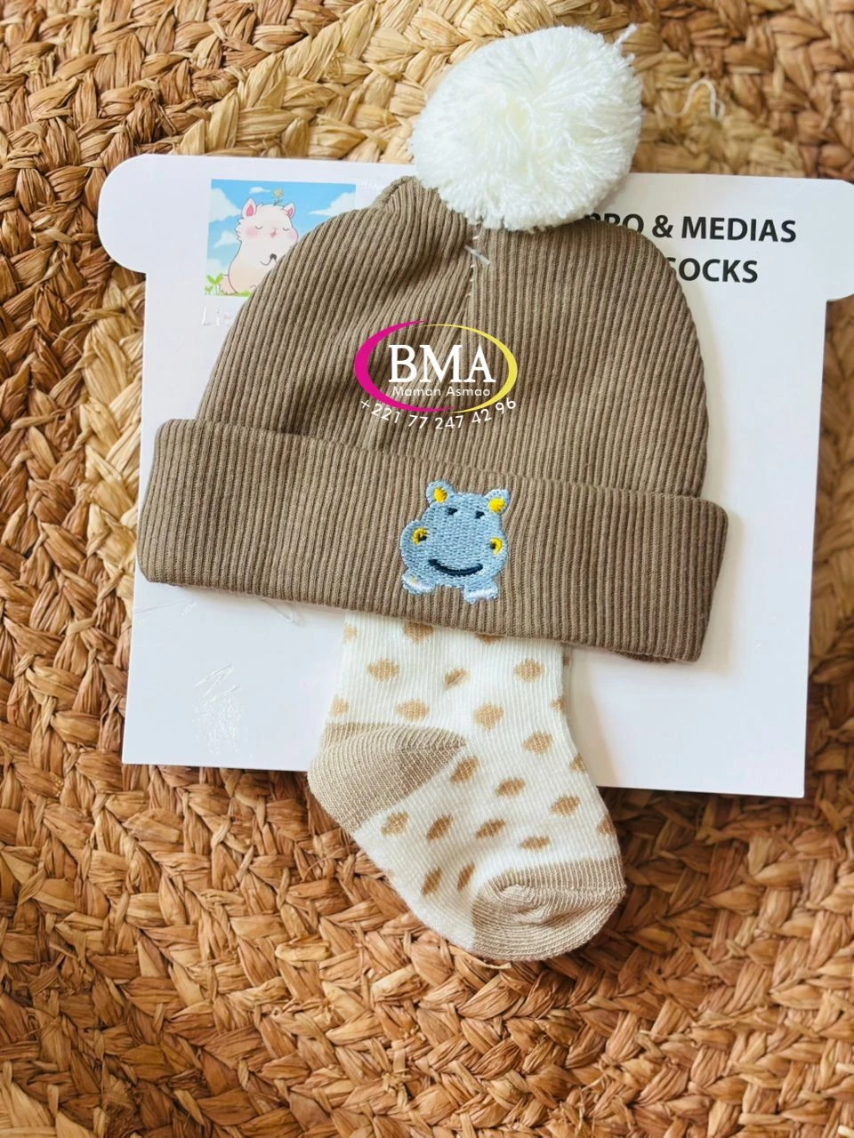 bonnet chaussettes (3) Bonnet bébé avec chaussettes assorties – Image 1